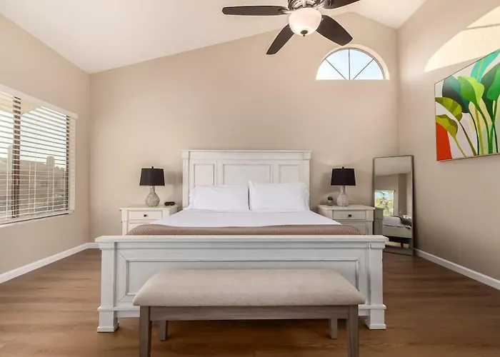 Solstice On Summit Family Retreat-pool-putt Grn-sleeps 10 Holiday home Chandler