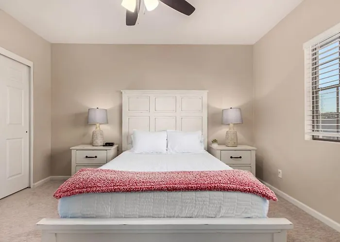 Holiday home Solstice On Summit Family Retreat-pool-putt Grn-sleeps 10 Chandler