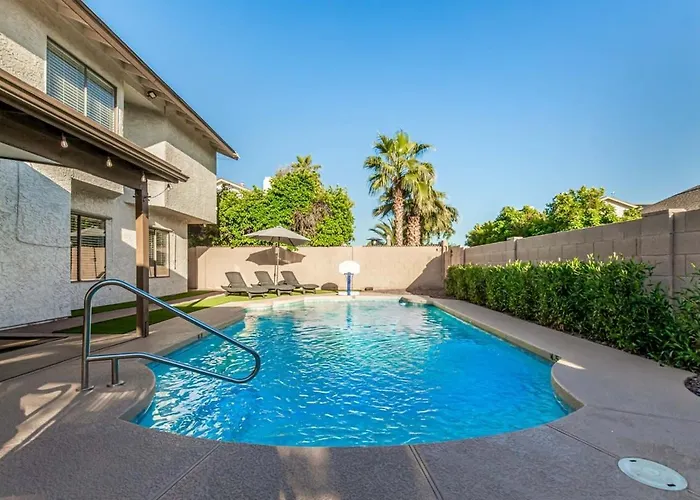 Solstice On Summit Family Retreat-pool-putt Grn-sleeps 10