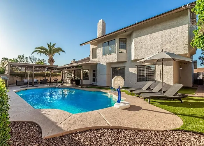 Solstice On Summit Family Retreat-pool-putt Grn-sleeps 10 Holiday home