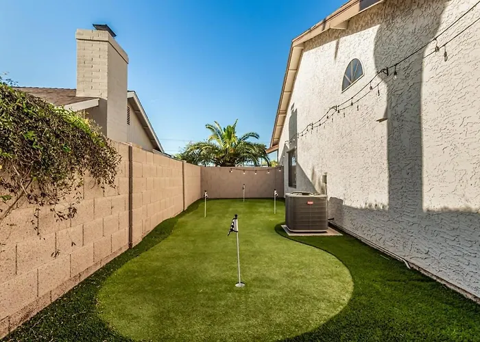Solstice On Summit Family Retreat-pool-putt Grn-sleeps 10 Holiday home